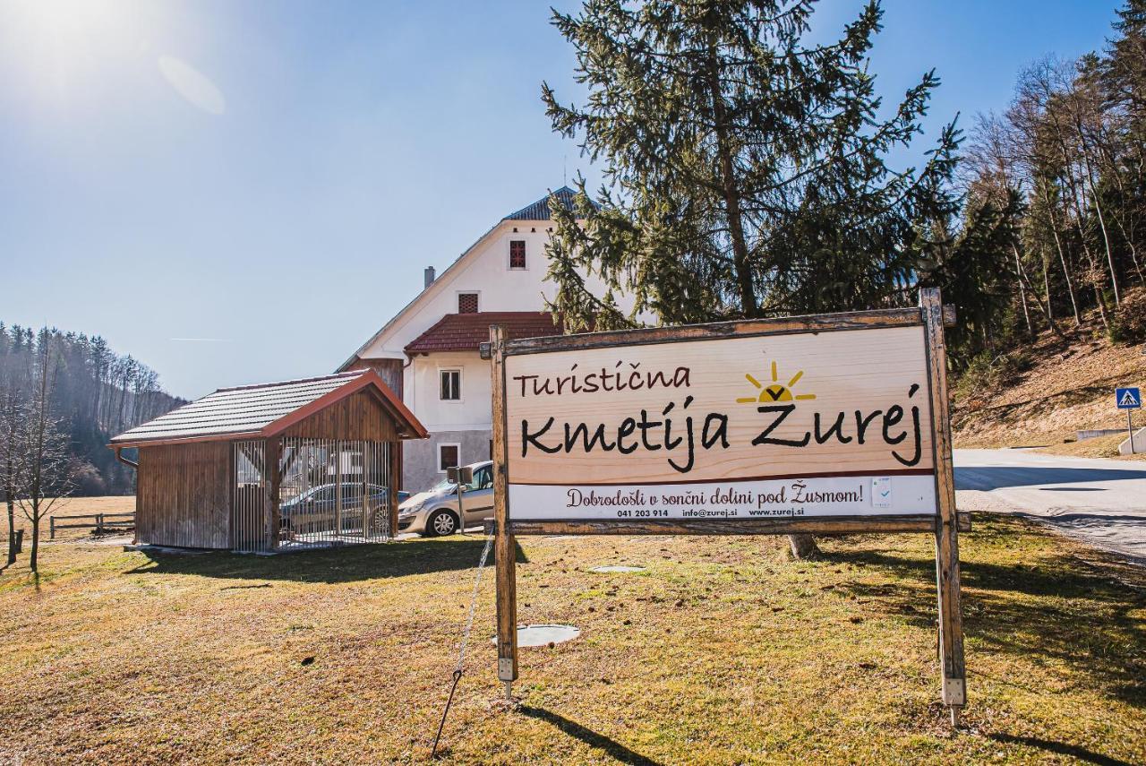 Wooden Cabin Zurej with Hot Tub Bukovje v Babni Gori Buitenkant foto