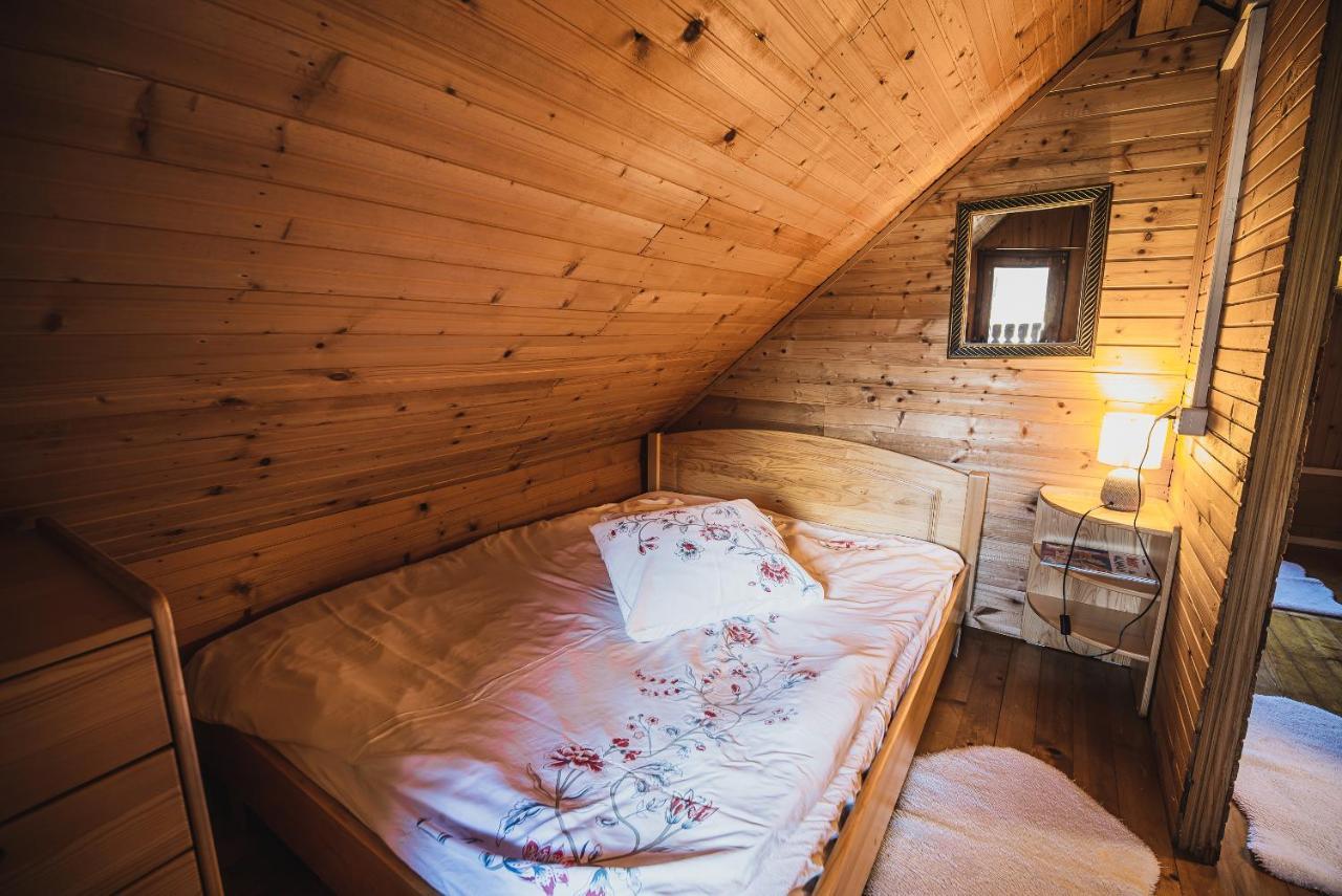 Wooden Cabin Zurej with Hot Tub Bukovje v Babni Gori Buitenkant foto