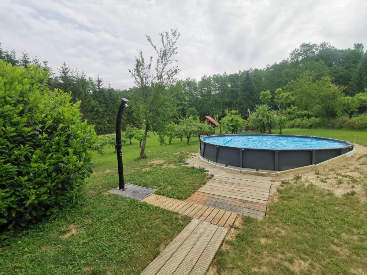 Wooden Cabin Zurej with Hot Tub Bukovje v Babni Gori Buitenkant foto