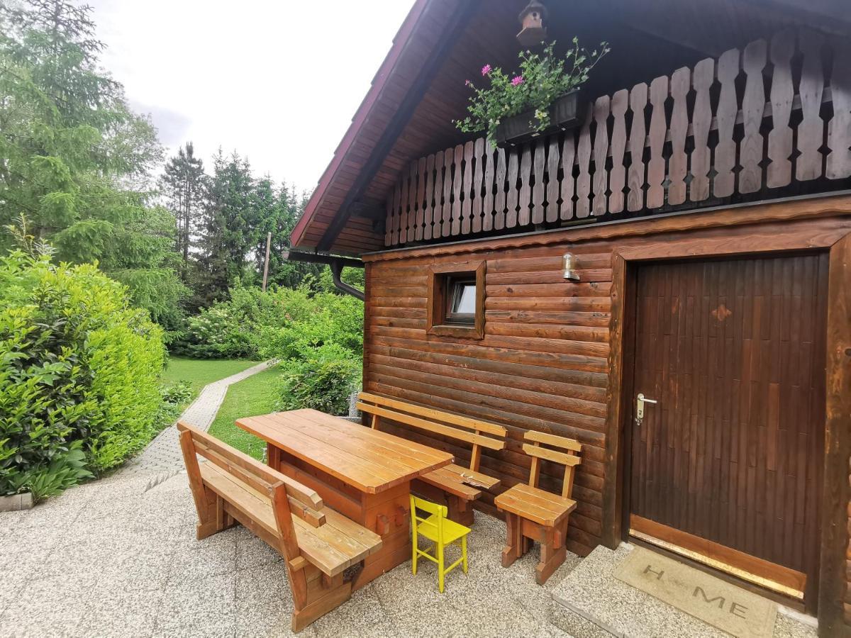Wooden Cabin Zurej with Hot Tub Bukovje v Babni Gori Buitenkant foto